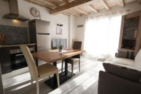 nice gite in a small residence with swimming pool to share in fontvieille, in the alpilles in provence, 2 persons